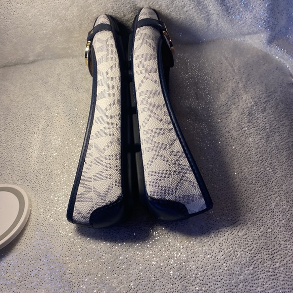 Michael Kors shoes $40 size 6 1/2 - Picture 4 of 6